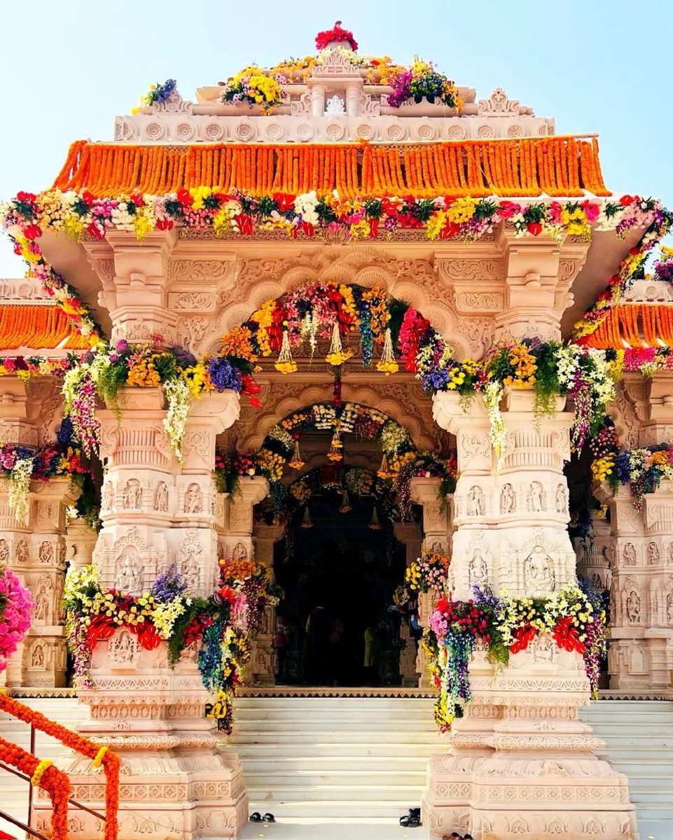 हरि अनंत हरि कथा अनंता ।
कहहिं सुनहिं बहुबिधि सब संता॥

एक प्रतीक्षा पूर्ण हुई है, एक प्रतिज्ञा पूर्ण हुई है!

#स्वागत_है_श्रीराम #Ayodhya #RamMandir #sabkeram #ramjanmbhoomimandir #pranpratishtha | #श्रीराम_के_नाम