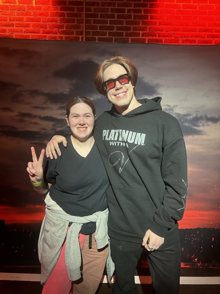 Faithe_Daley's tweet photo. Tonight was unreal, met one of my favorite artists ever, for sure probably the best show I’ve ever been to!!! @iamPLVTINUM https://t.co/CIak7SO552