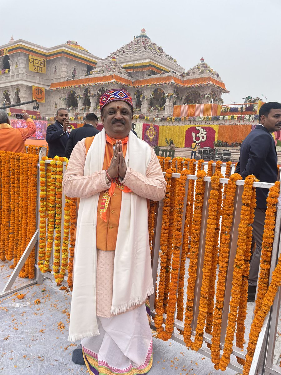 shrivarakhedi's tweet photo. No words. #RamMandirPranPratishtha Ram ram ram…in  #AyodhyaDham https://t.co/YlUJmbjWgb