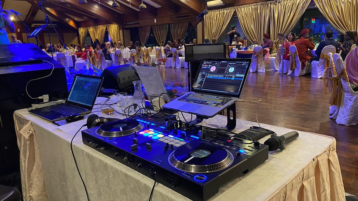 weddingmatemy's tweet photo. What is a wedding without an emcee and deejay right?
Dasss Events is the best emcee & deejay if you’re looking for one!
#weddingmate #wedding #weddingmalaysia #weddingemcee #deejay #dj #emcee #weddingdeejay https://t.co/OU9N69uxpf