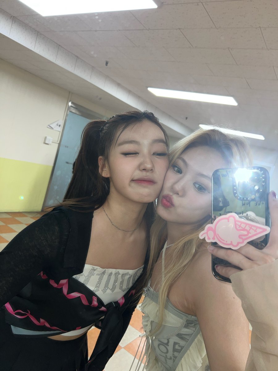 Lapillus_twt's tweet photo. Just some photos I forgot to post :) 
Enjoy😜

#Lapillus #라필루스 #Yue #유에 https://t.co/gDo958Ryqa