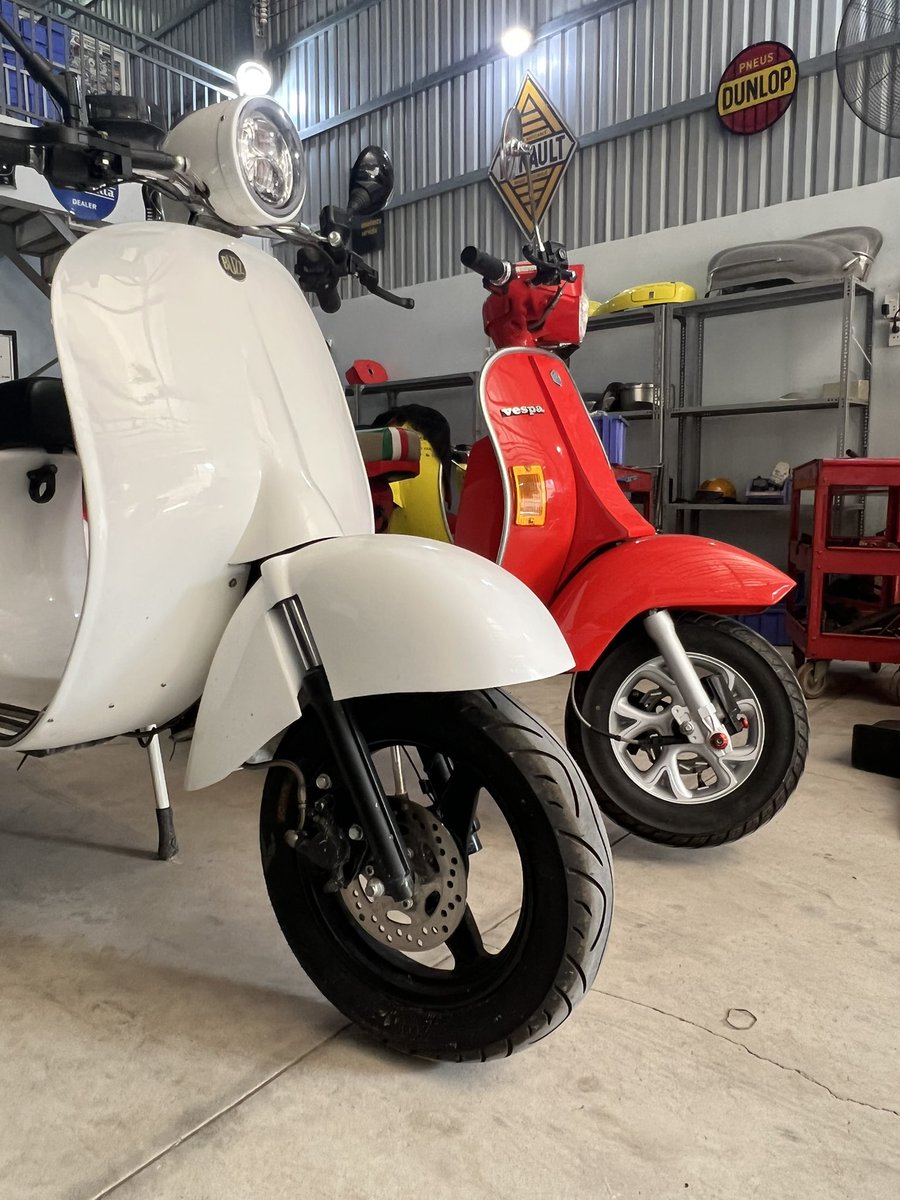 SSCvietnam's tweet photo. 1984 VTronic e-PK50 and the all new pre launch 2024 Buzz EScooter.
For more info on any of our EV range contact us #VTronic #Buzz #EV #Vintage #Classic #pk50 #72v3000w https://t.co/H1b8rHMiNK