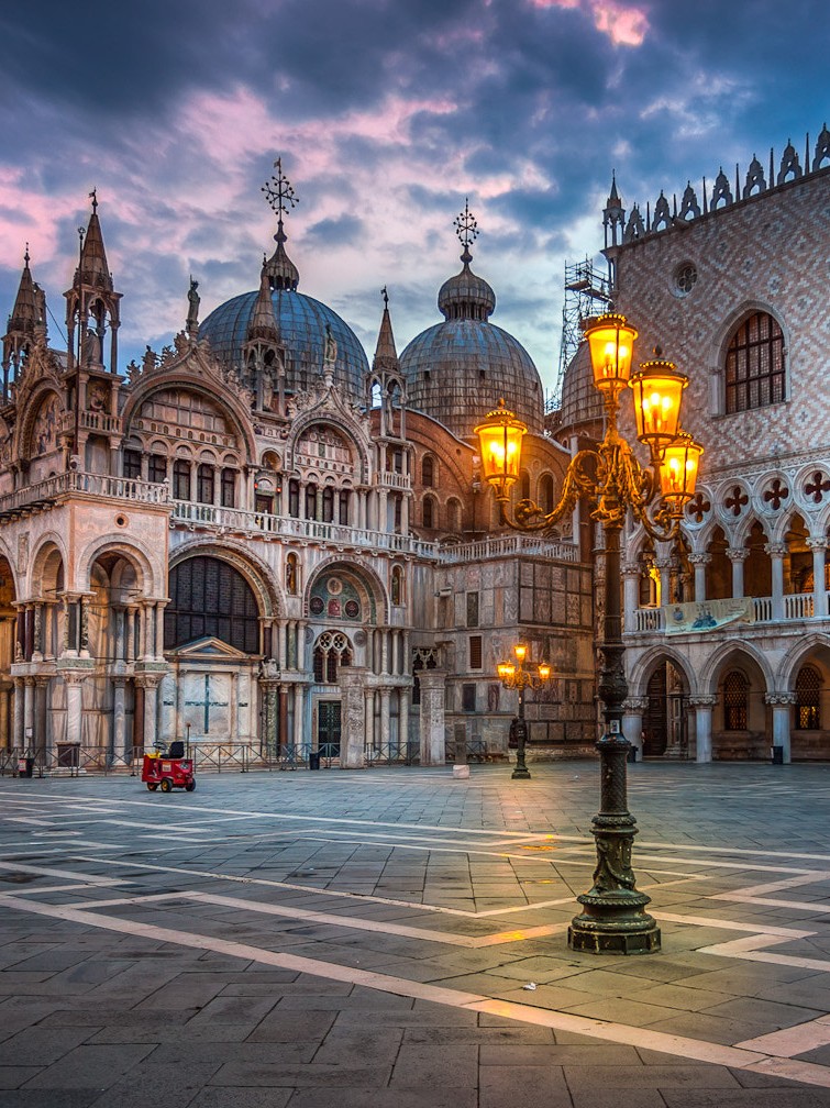 𝑒𝑣𝑒𝑛𝑖𝑛𝑔·𝑚𝑜𝑜𝑑 ♡ Piazza San Marco Venezia, Veneto // 🇮🇹