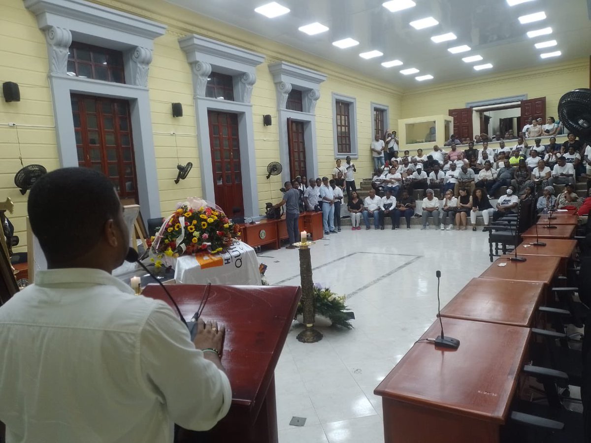 AlcaldiaQuibdo's tweet image. #AEstaHora| En el recinto del Concejo Municipal de Quibdó, se encuentra en cámara ardiente, el féretro de la ex senadora Piedad Córdoba; el alcalde @rafaelbolsp da unas sentidas palabras sobre lo que significó el legado de esta gran lideresa para la construcción real de paz