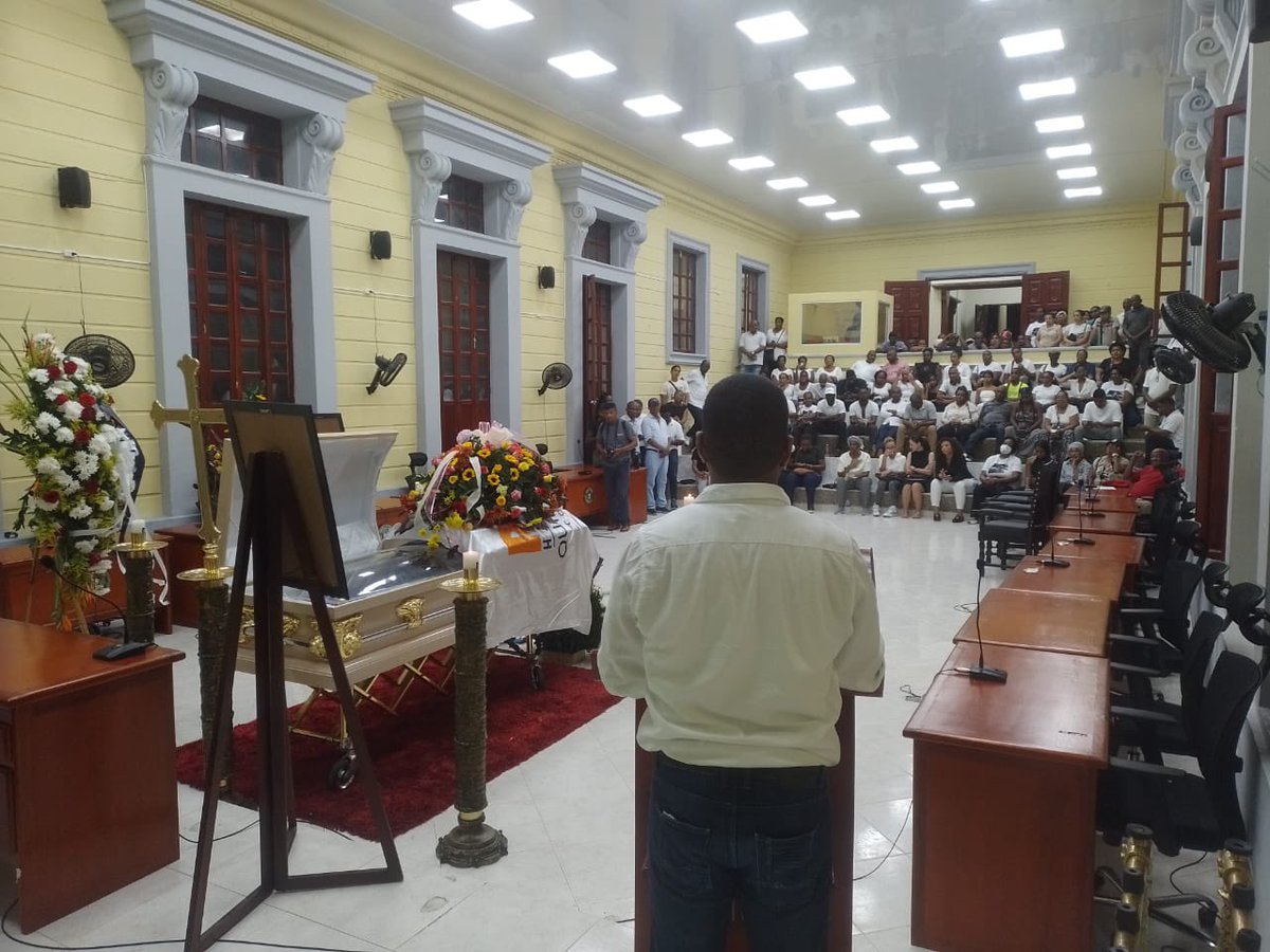 AlcaldiaQuibdo's tweet image. #AEstaHora| En el recinto del Concejo Municipal de Quibdó, se encuentra en cámara ardiente, el féretro de la ex senadora Piedad Córdoba; el alcalde @rafaelbolsp da unas sentidas palabras sobre lo que significó el legado de esta gran lideresa para la construcción real de paz