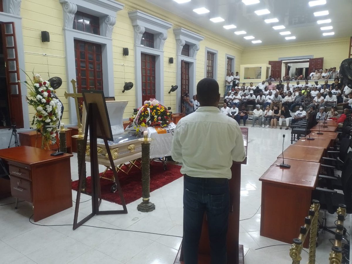 AlcaldiaQuibdo's tweet image. #AEstaHora| En el recinto del Concejo Municipal de Quibdó, se encuentra en cámara ardiente, el féretro de la ex senadora Piedad Córdoba; el alcalde @rafaelbolsp da unas sentidas palabras sobre lo que significó el legado de esta gran lideresa para la construcción real de paz