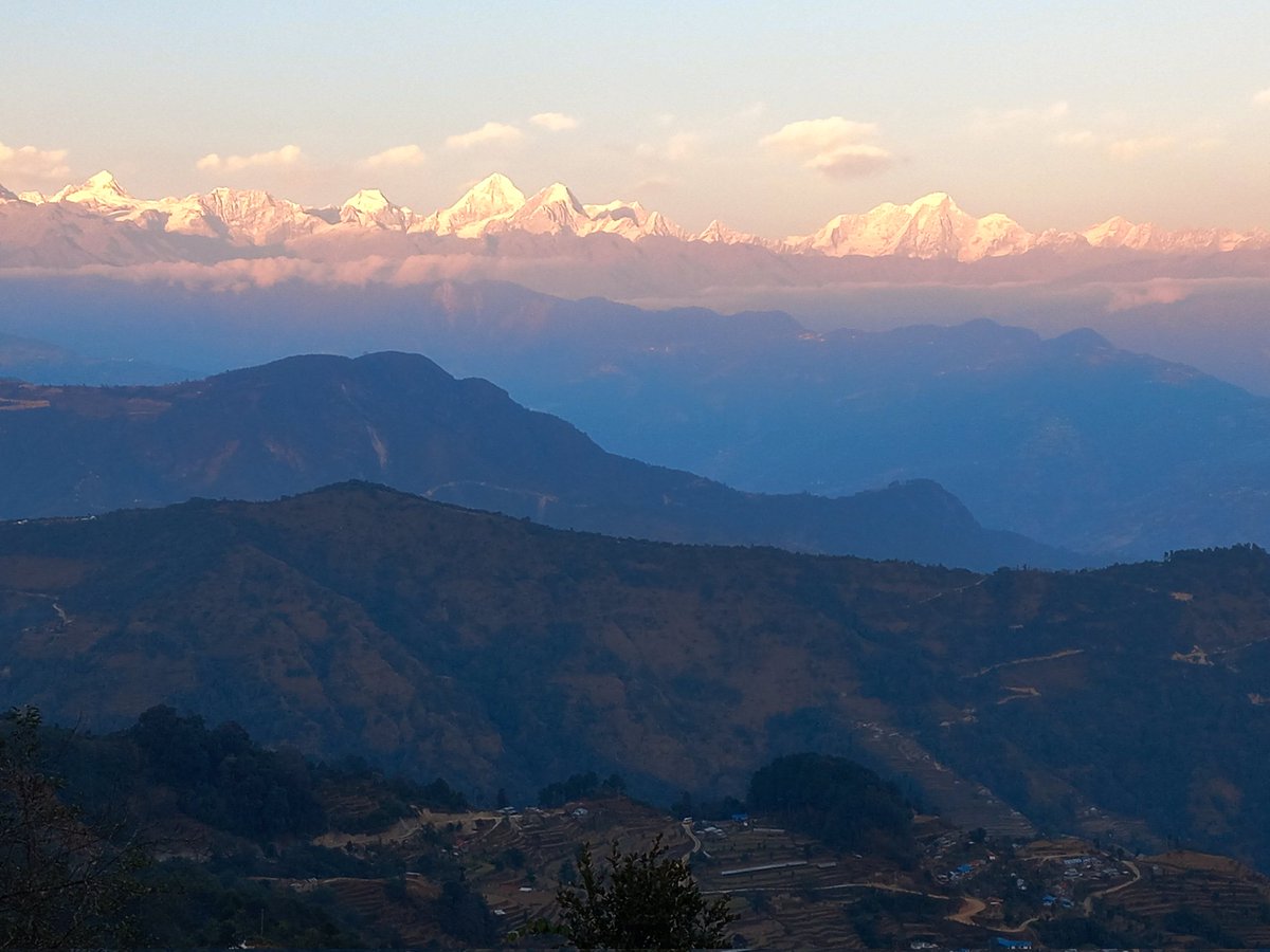 frolicadventure's tweet photo. Chisapani is one of the best places to spend one night near Kathmandu, from where you can see magnificent views of white mountains, captivating landscapes, typical villages, green forests, and more with unblocking sunrise. 
.
https://t.co/BwegwVRpaZ
.
 #chisapaninagarkottrek https://t.co/YuM04zBEnO