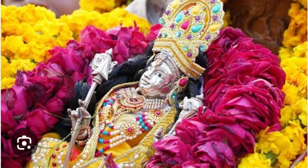 RohitSh21689183's tweet photo. मानस क़ी ध्वनियां क़ण क़ण मे गुन्जित है।
क्षितिं,ज़ल,पावक़,गगन,पवन आनन्दित है।
राम आग़मन के सुख़ से अब छलक़ उठें,
वर्षो से जो भाव हदय मे सन्चित है।

आज़ आस्था ने पाया परिणाम।
स्वागत है श्री राम,स्वागत है श्री राम। https://t.co/VM320RFIDg