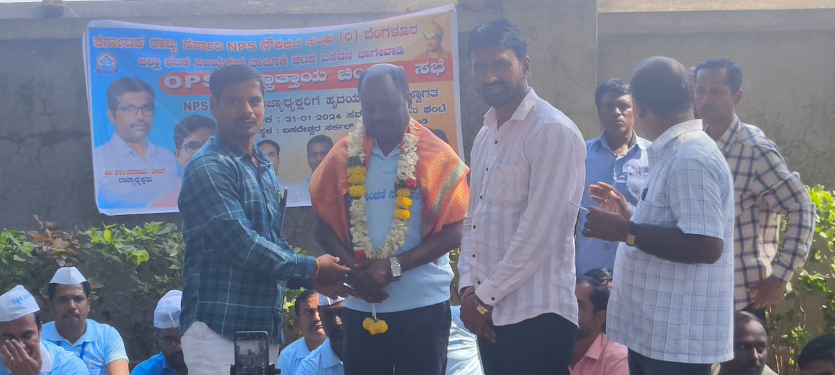 ksgnps's tweet photo. ಜಿಲ್ಲಾಧ್ಯಕ್ಷರಾದ  ಮಲ್ಲನಗೌಡರು ಹಾಗೂ ವಿಜಯಪುರ  ಜಿಲ್ಲಾ ಪದಾಧಿಕಾರಿಗಳ ವತಿಯಿಂದ  ರಾಜ್ಯಾಧ್ಯಕ್ಷರಾದ ಶಾಂತರಾಮ ತೇಜಾ ಹಾಗೂ ರಾಜ್ಯ ಪದಾಧಿಕಾರಿಗಳ ತಂಡದ BWSSB ನೌಕರರ ಸಂಘದ ಅಧ್ಯಕ್ಷರಾದ ಸದಾಶಿವ ಕಾಂಬ್ಳೆ ರವರನ್ನು ಮತ್ತು  ರಾಜ್ಯ ಮಾಧ್ಯಮ ಪ್ರತಿನಿಧಿ ಗಳಾದ  ಮಾದೇಶ್ ವರ್ಮಾ ಇವರ ತಂಡವನ್ನು ವಿಜಯಪುರದಲ್ಲಿ ಆತ್ಮೀಯವಾಗಿ ಸ್ವಾಗತಿಸಲಾಯಿತು. https://t.co/nHZlfcaxtr
