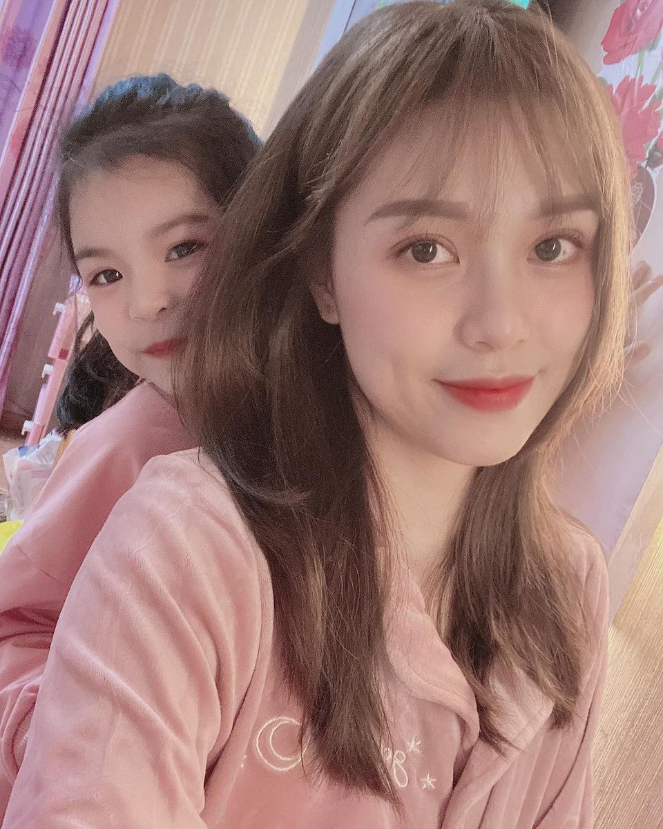 Noemi_Cheetah's tweet photo. Ở ngoài trông rất lôi thôi
Thế mà lên ảnh lung linh hết hồn 🤣 https://t.co/x6KpVQdpAj