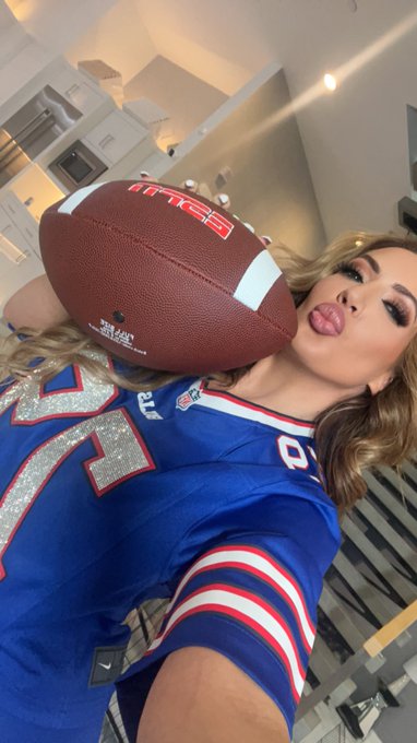 Let&rsquo;s go BUFFALO!!!!!! #BillsMafia https://t.co/KIjDkOEKVV<a href="/tag/billsmafia"class="tags">#BillsMafia</a>