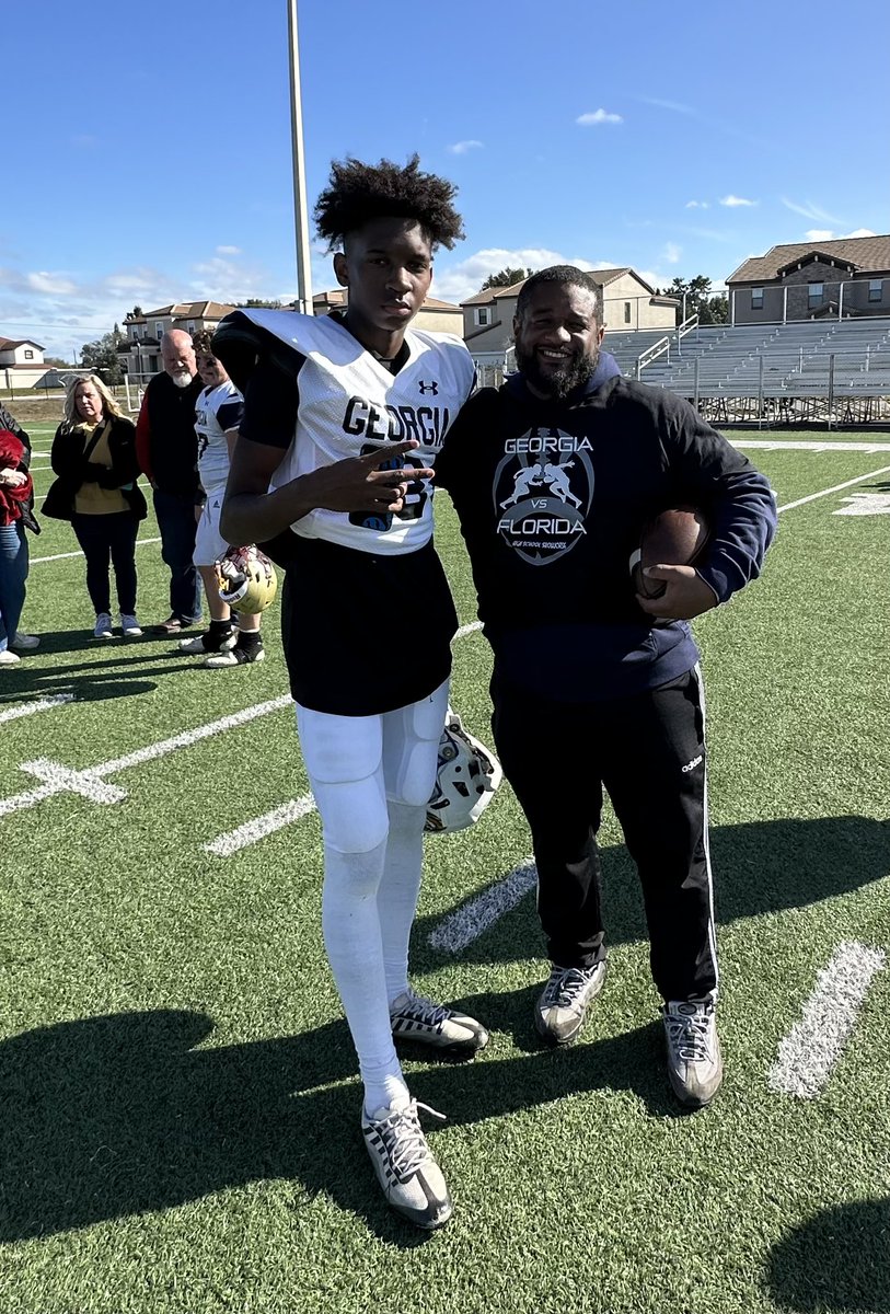 _TysonSpears's tweet photo. I had a great time at the GAvsFL HS Showcase thank you @OreyFerrell for the opportunity and I was able to be  coached up by some great coaches.#teamGeorgia for the win.@RecruitGeorgia @PrepRedzoneGA @TheUCReport @GAVarsityRivals @247Sports @shonb82 @GTRfootball @TravisBurgess_ https://t.co/YZnKa5aQnG
