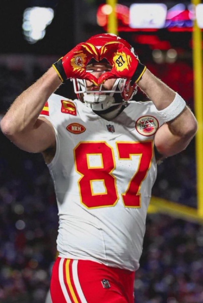 Karma is the guy on the Chiefs coming straight home to me! Chiefs win again. More Taylor Chiefs content next Sunday! ❤️💛🏈 #TaylorSwift #TravisKelce #TaylorSwiftTravisKelce #Chiefs #ChiefsKingdom #ChiefsWin #KarmaIsTheGuyOnTheChiefs