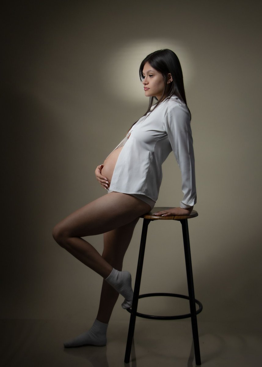 studio50cr's tweet photo. experimentando la maternidad por primera vez, se sumerge en una sesión de fotos que capturan la esencia única de este momento mágico. Su rostro ilumina de expectación mientras su cuerpo lleva consigo la promesa de la vida. 
álbum completo https://t.co/vN3ryuOrpi https://t.co/dJsXVf5LQx