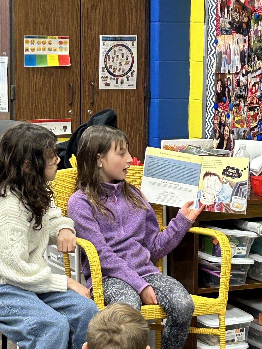 DSmithBeckett3's tweet photo. She is using her read to class pass with a little help from her friend. https://t.co/1HS4bLSXLu