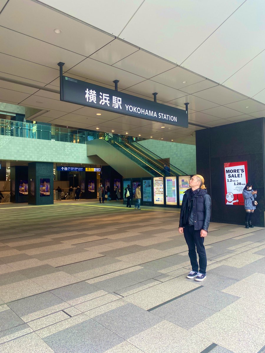 guldilocks's tweet photo. #マサラーフェス2024 2日間ありがとうございました🍛

もう出発だよと言われ名残惜しそうに立ち尽くす ガルディロックス そーし店長です

福岡本店は本日定休日で明日から元気に営業します🍺
福岡にお越しの際はそーし店長に会いに来てください✌️

#ガルディロックス
#guldilocks
#そーし店長 https://t.co/2EGY3srABF
