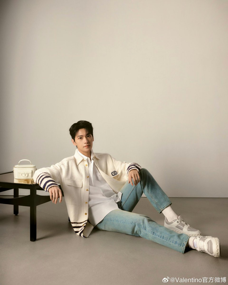 yangyang_tweets's tweet photo. 【240121】Valentino shares new pictures of #YangYang

#杨洋 #YangYang杨洋 #หยางหยาง https://t.co/d2ItouJJVI