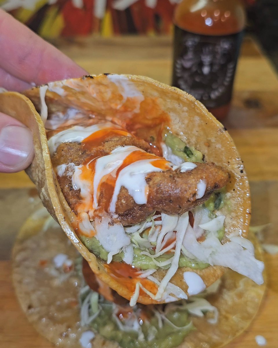 TheTacoSlayers's tweet photo. 1643 days of #tacos. We had these delicious crispy fish tacos with a massive drizzle of @TresGuapos smoked Fresno hot sauce. #TacoTuesday #hotsauce https://t.co/MGaPWi5tKu