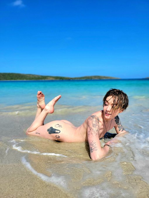 Guess who played on a nude beach all day 🥰 https://t.co/7Uj0bxJ0MZ<a href="/tag/mvsales"class="tags"><span>#mvsales</span></a>