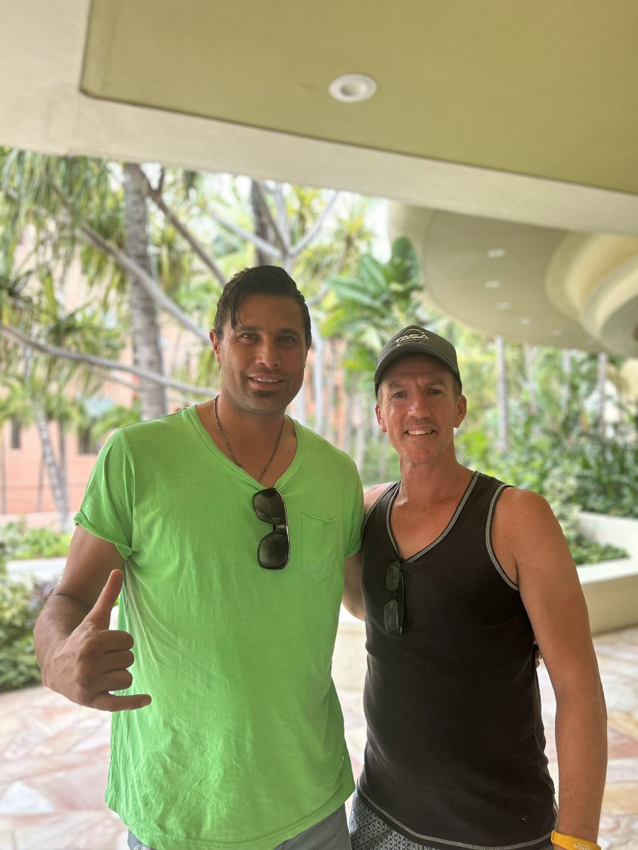 Hawaii is a long way to come to catch up with an old mate but was amazing to see my old <a href="/CarltonFC/">Carlton FC</a> teammate <a href="/SetsyO_51/">Setanta O'hAilpin</a> today for a feed and a beer. And he still looks 25!!