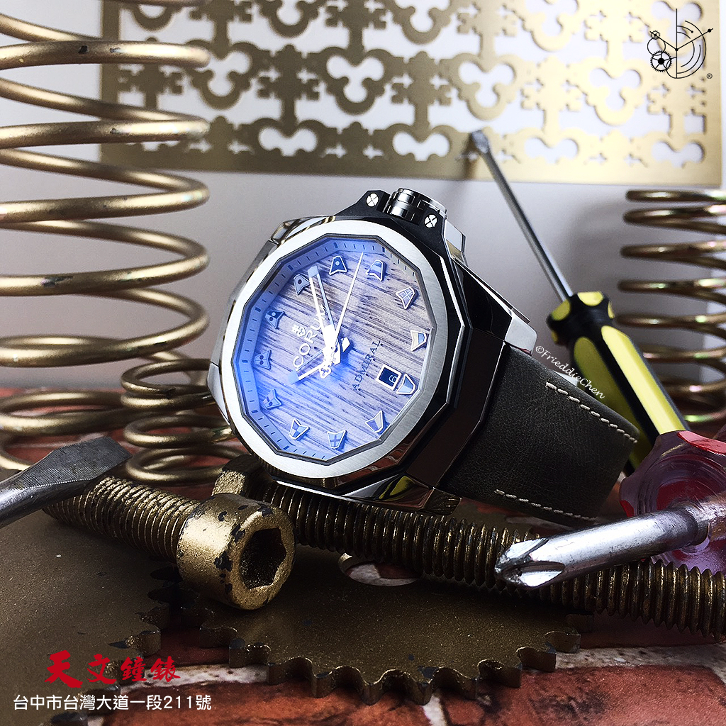 tienwenwatch's tweet photo. #Corum #崑崙錶 #海軍上將 #Admiral #ACONE45 獨特12邊形錶圈設計與航海旗,長時間研發的柚木面盤像遊艇的甲板,有如身處遊艇上,享受徐徐的海風~
天文鐘錶|台灣大道一段211號 +886422256476
#TienWenWatch #TienWen #天文鐘錶 #天文創始總店 #台中錶店 #鐘錶維修 #手錶保養 #台中天文 https://t.co/9MKdIzUNUa