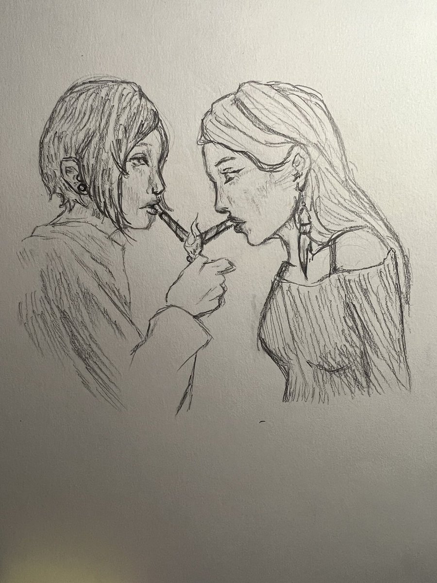 myangelxox's tweet image. GUYS my girlfriend made this BEAUTIFUL artwork 😽😽 plz thank her for her work for the amberprice community (there is more if you guys want more 😉) 
also should i color it in d:

her acc @iluvalltheza 
#lifeisstrange #lis #lifeisstrangetwt #amberprice