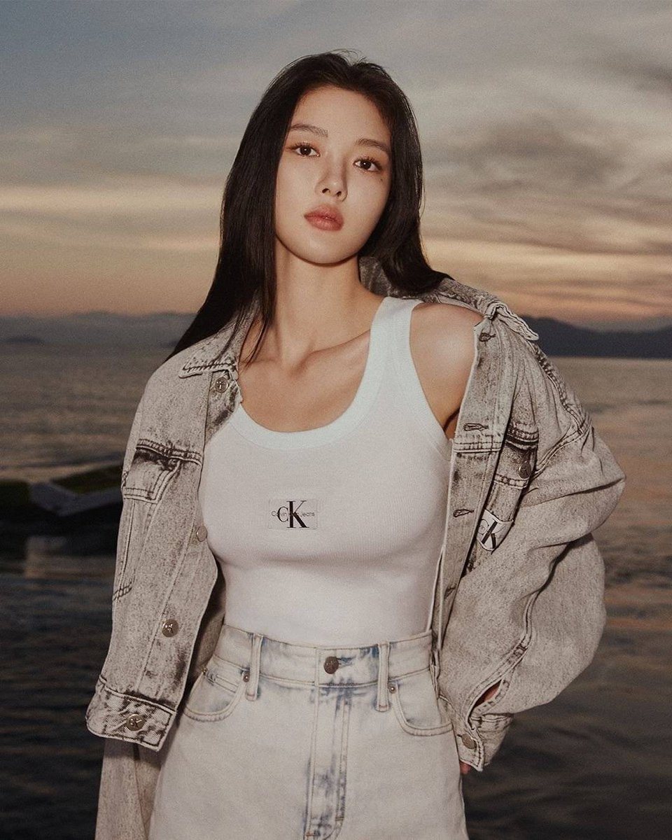 pia2423's tweet photo. KIM YOOJUNG FOR CK... https://t.co/iwlCs6Jt48