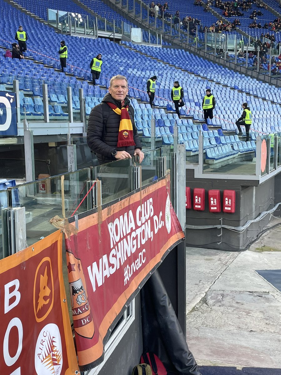 RomaClubDC's tweet photo. Capitale X la Capitale 
🇺🇸🏛️🐺🏛️🇮🇹

#MisterDDR #CurvaDC #ForzaRoma #RomaHellas https://t.co/SKG4wEiKiS