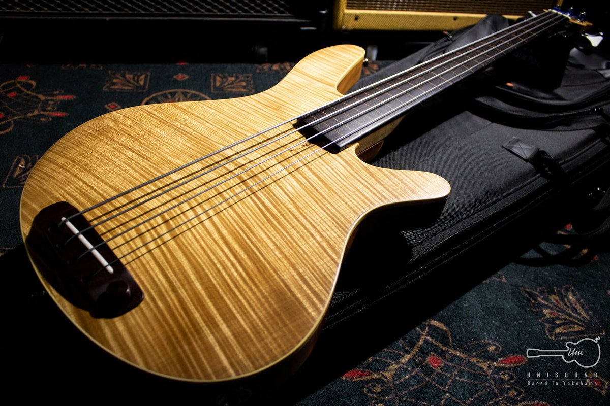 UnisoundY's tweet photo. ／
1/30(火)12:15発売開始‼️
Rob Allen Guitars MB-2
＼

フレットレスベース入荷！エレベのサイズ感でエレクトリックアップライトベースの音色をというコンセプト。フィッシュマンのピエゾをマウントしコントロールはブリッジと一体となった1ボリュームのみ
https://t.co/41ELK8PrxB
#RobAllenGuitars https://t.co/dqvoyh6eac