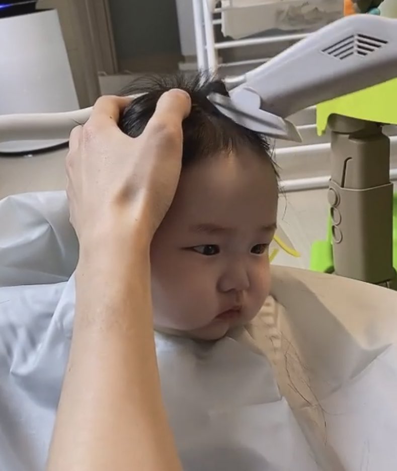 저도 승연오빠를 따라 군입대 하기로 결정했어요.
쉽지 않은 결정이었지만 응원해주신 모든 분들께 감사의 말씀 전합니다!
모두들 고마웠어요, 다녀오겠습니다!