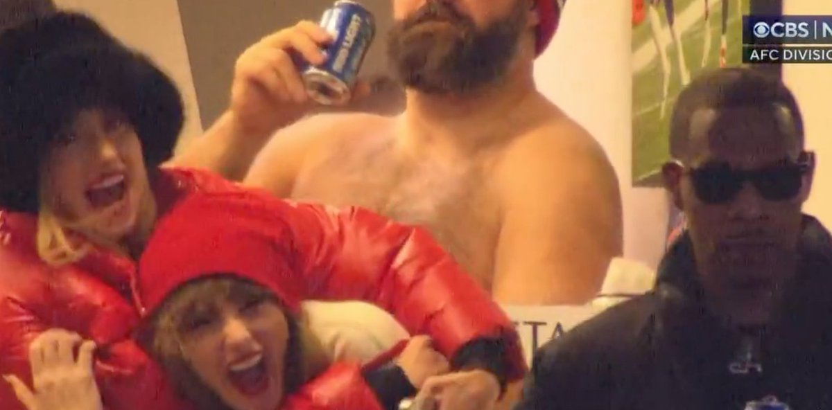 acnewsitics's tweet photo. 3 things MAGA hates in one photo: Taylor Swift, Bud Light and black people. 🤣 https://t.co/4jQ6LuEQ8H