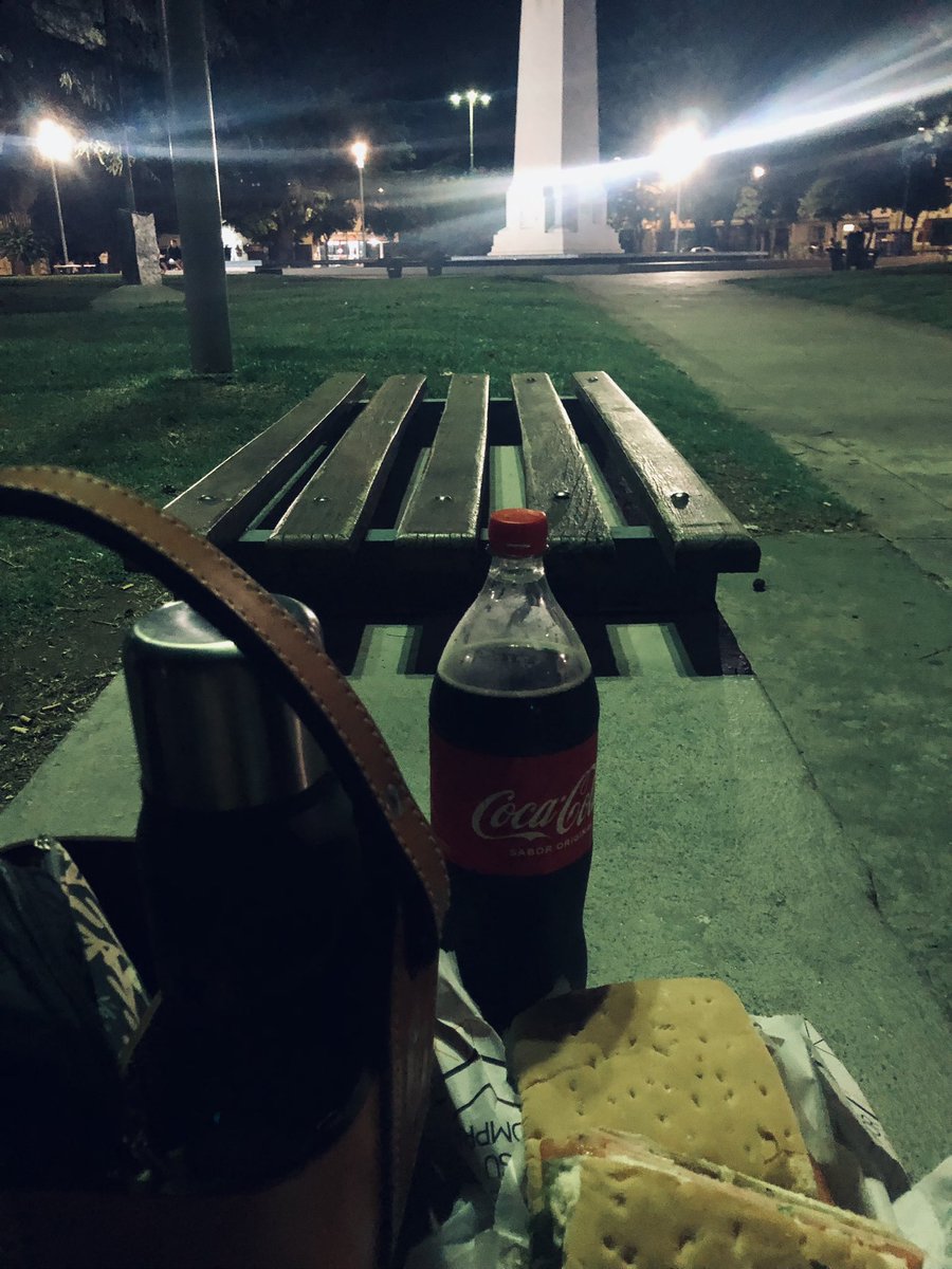 yo solo quiero uno para comer un carlito juntos🤷🏼‍♀️