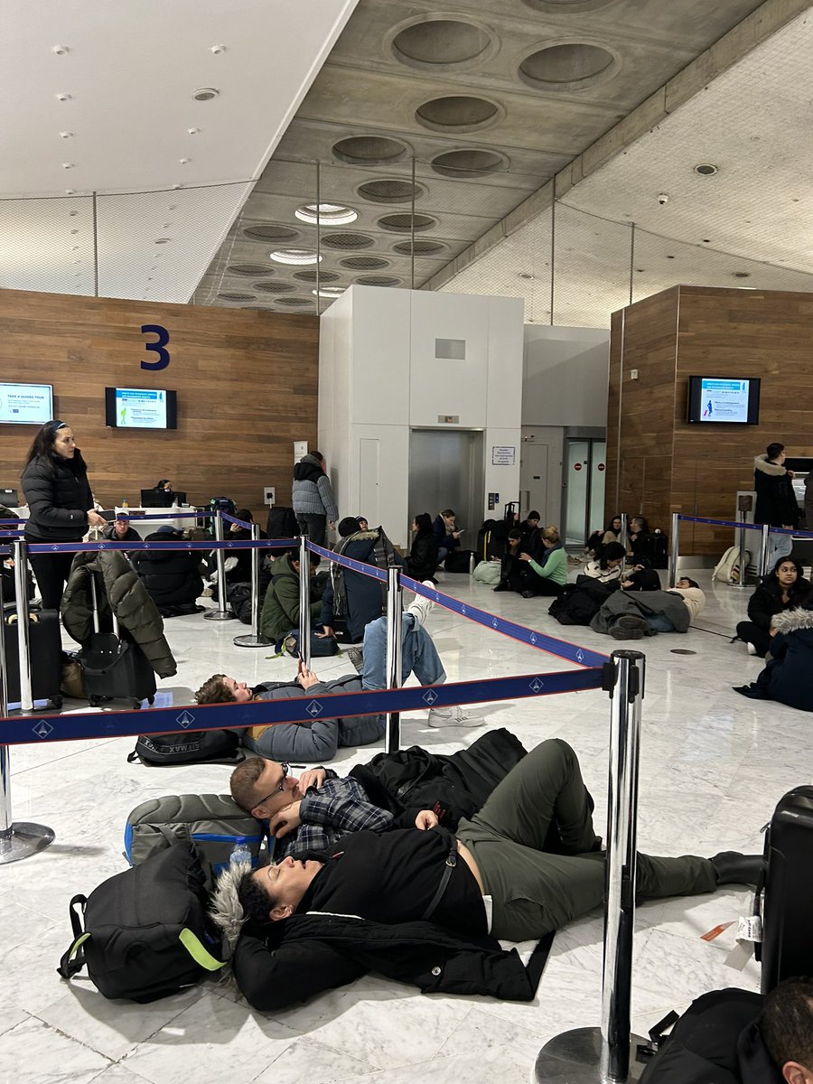 bethanb2003's tweet photo. @easyJet I am a young woman travelling by herself left stranded at CDG airport.  We have not been provided with a hotel. We have all been waiting almost 3 hours since we signed up for one. Appalling. Not a single staff member to help us either. Exactly how to lose customers. https://t.co/Zv2l8CIzba