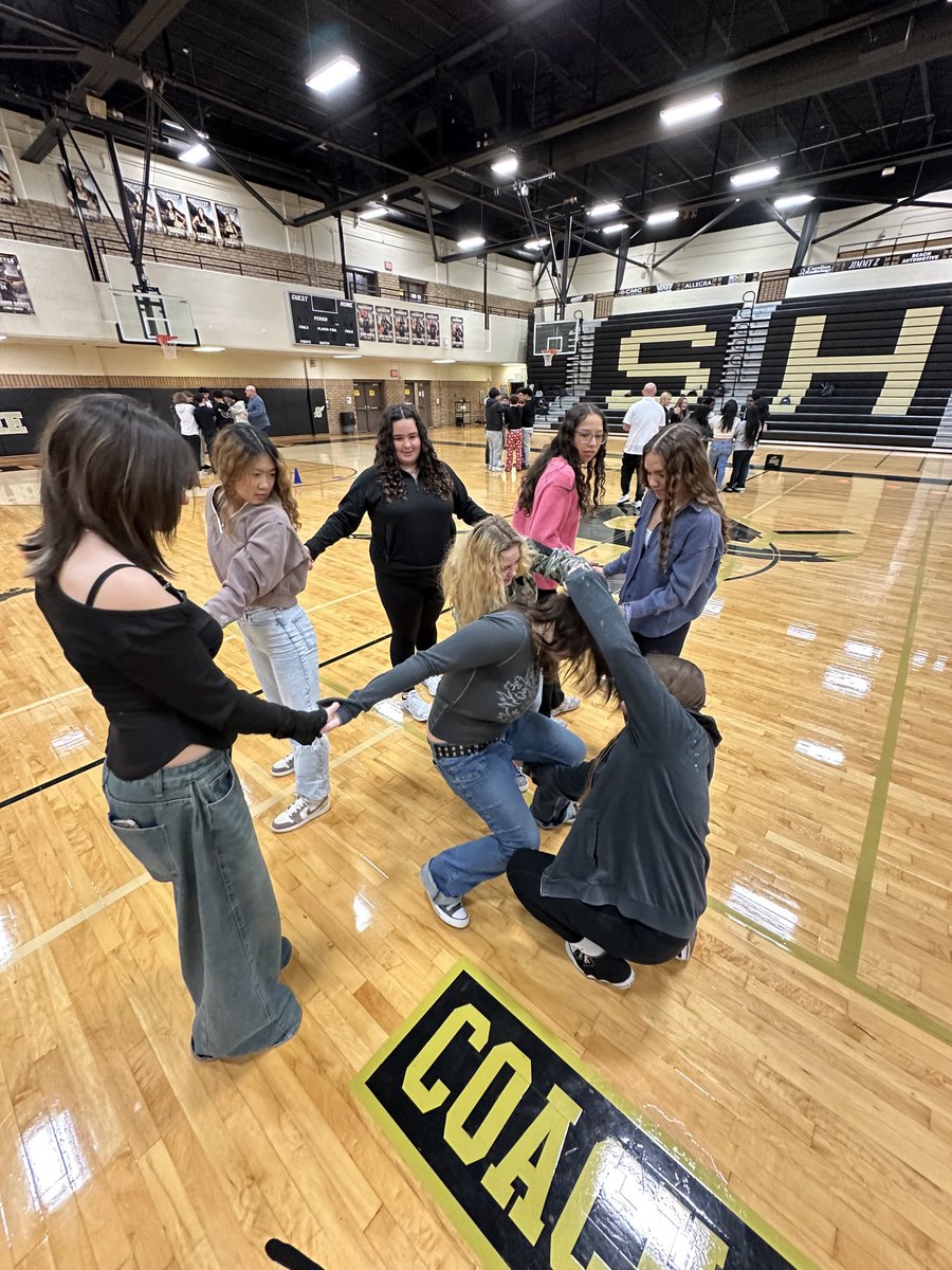 PEatSocastee's tweet photo. First week activities are always fun! Welcome to PE1 &amp; 2!!! ⁦@peshoes⁩ @CoachCurran42⁩ ⁦@I3rianaaa⁩ #JustGettingStarted #HumanKnot https://t.co/ISrY2ghzso