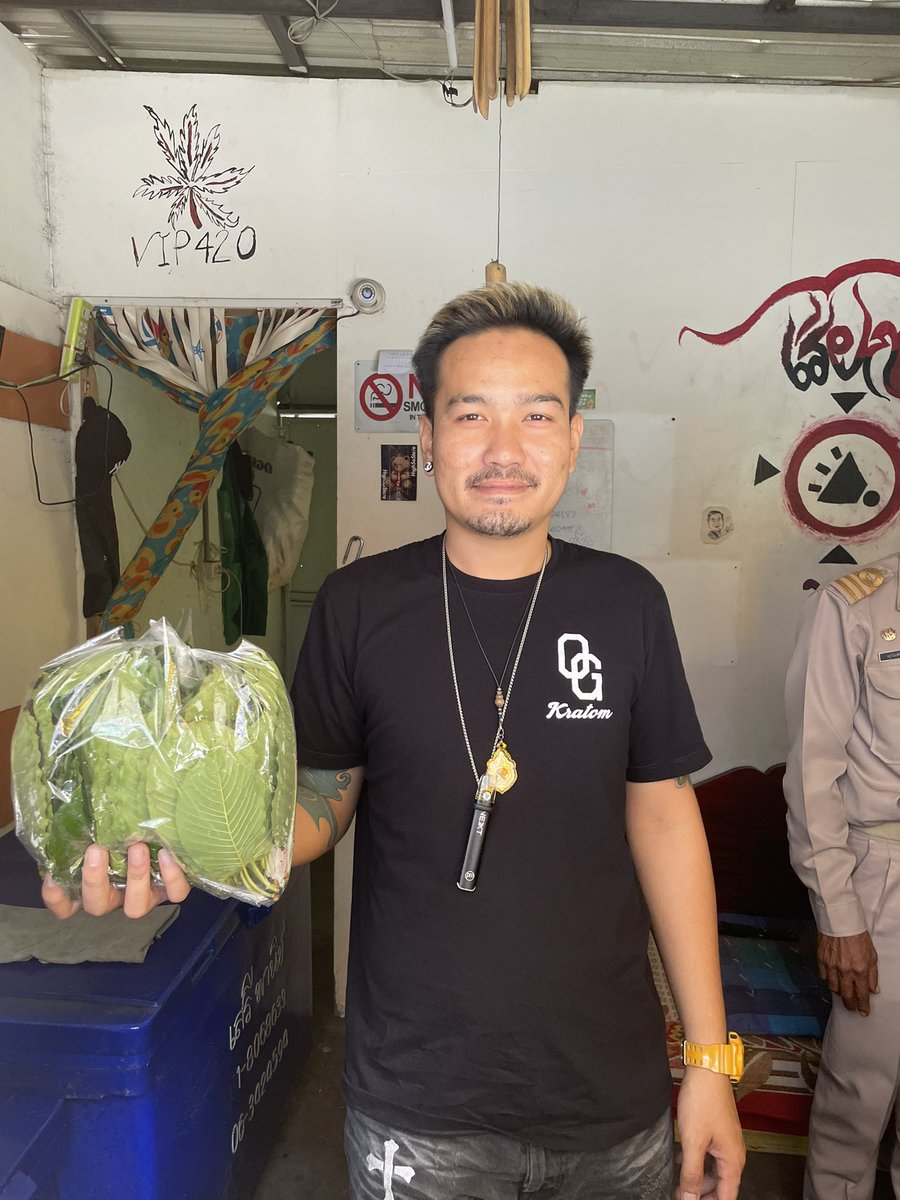 OGKratom420's tweet image. My neighborhood kratom stand homie representing 🍃