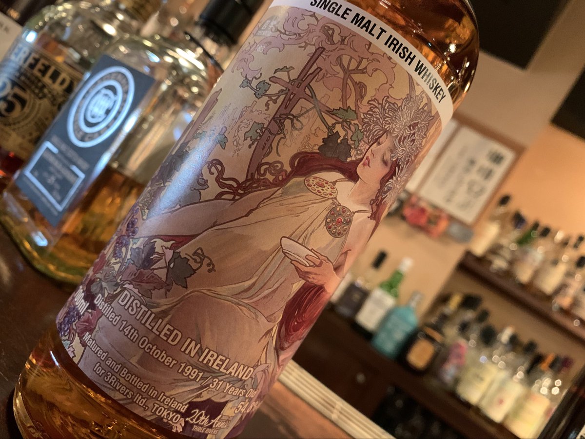 J28kyo's tweet photo. 昼からウイスキーの飲める店 
池袋 J's Bar 本日も元気に始まりました！

話題の四季アイリッシュ入荷しています。
奥ゆかし美人さんです。 https://t.co/blMPjiytii
