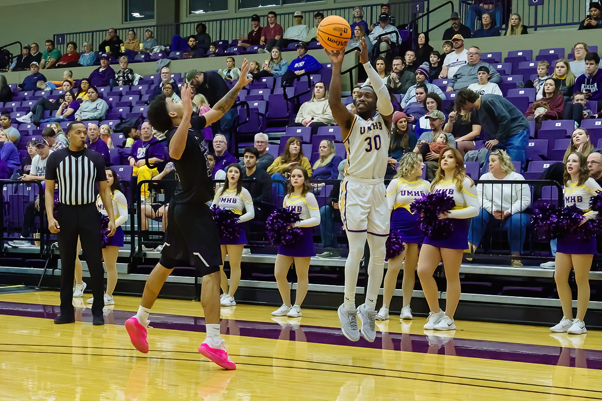 1/20/2024 UMHB Men's Basketball vs Concordia russellmarwitz.com/1-20-2024-umhb…