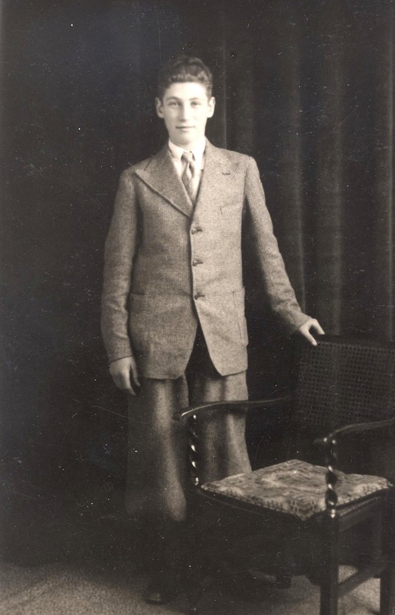 22 January 1920 | A Dutch Jew, Bernardus Sarlui, was born in Amsterdam. A baker. 

He arrived at #Auschwitz on 18 August 1942 in a transport of 506 Jews deported from Westerbork. 
No. 59939
He perished in the camp in September 1942