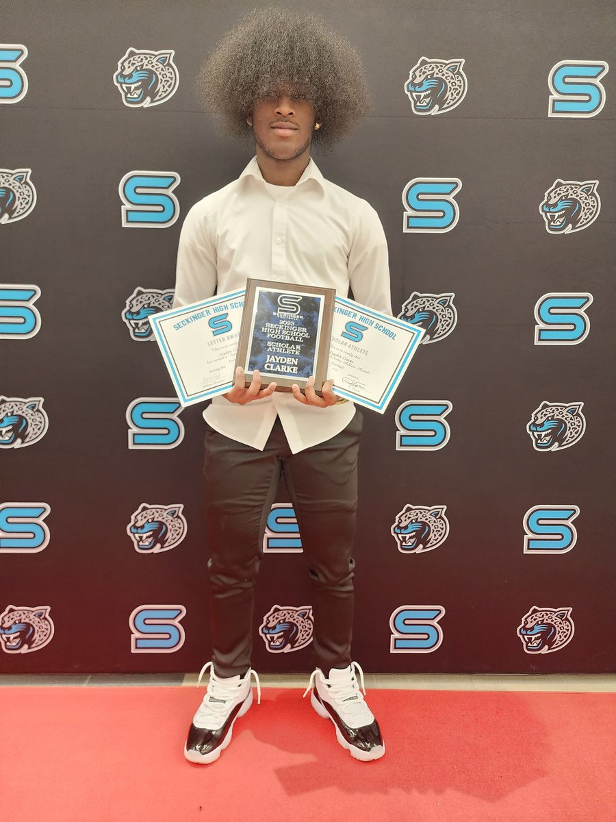 FDozah's tweet photo. Another year of adding to the awards collection. Today was @j_clarke_23 football banquet, congrats on all your recognition son. #ScholarAthlete #Sophomore #skg @CoachTonyLotti @ksims69 @SKG_Football #rb #slotreceiver #kickreturner #ath https://t.co/mbKiU3B9G2