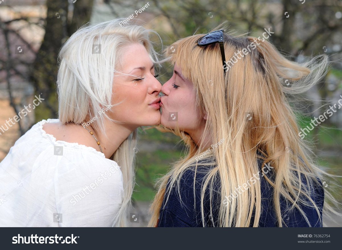 mingemama's tweet photo. why i think Mikey Madison is a lesbian🏳️‍🌈👩‍❤️‍💋‍👩

- a VERY neccessary thread.🧵 https://t.co/F9Y7t1DQ9g