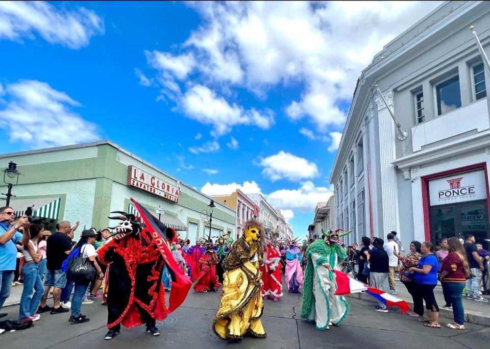 🎉 ¡Únete a la grandiosa celebración de los 166 años del Carnaval Ponceño, dedicado al vibrante Caribe! Dos semanas llenas de festividades, comenzando con el Carnaval de la Playa y culminando con el histórico Carnaval Ponceño. #VisitPonce 2 al 13 de febrero 2024