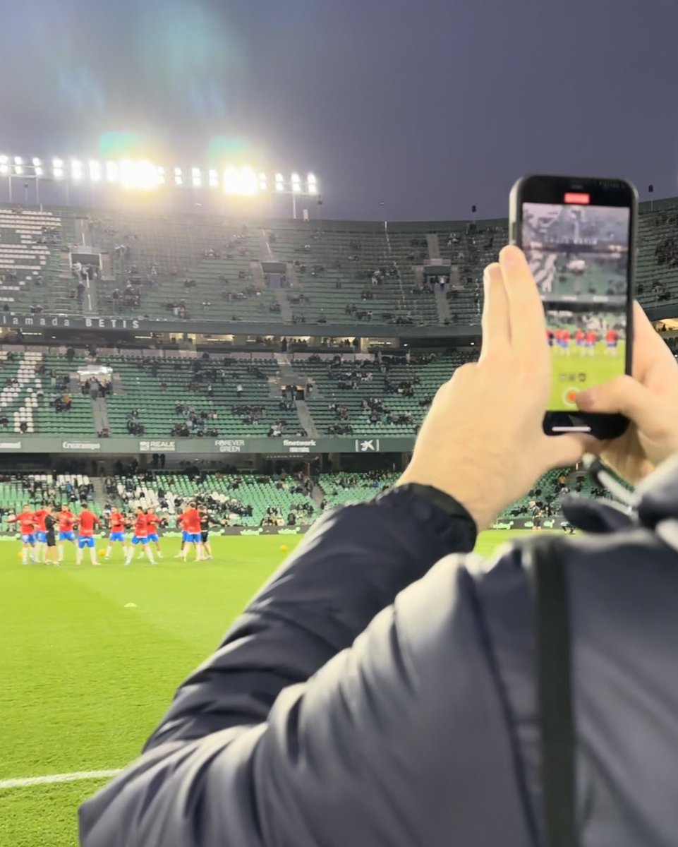 Avui és el meu dia, gironins i gironines!  
Avui és el Dia Internacional del Community Manager 📲

Per molts anys, 𝘾𝙈 🥳

El teu missatge de felicitació... 😜👇