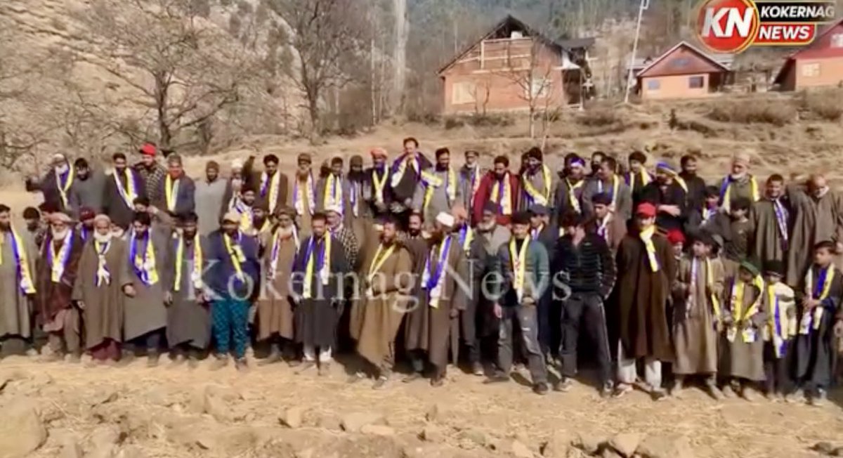 Haroon_khatana1's tweet photo. Mega joining @DPAP_Kokernag from different panchayats of block #Kokernag and block #Larnoo
@ghulamnazad https://t.co/DbMEtkqOr0