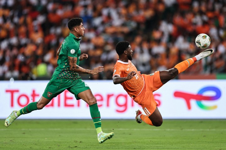 TotalÉnergies sponsorise la Coupe d’Afrique des nations de football. #AFCON2023  ⚽️

La société civile se mobilise pour dénoncer ce partenariat «toxique». Total est le plus gros développeur de nouveaux champs pétroliers et gaziers sur le continent 🏭

reporterre.net/Comment-Total-…