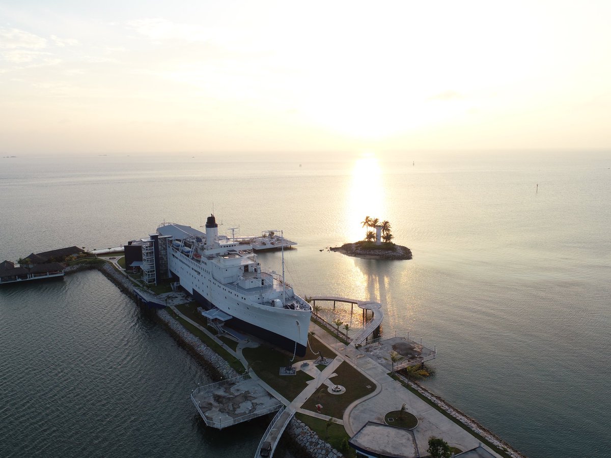 BintanResorts's tweet photo. Sun, sand, and sophistication: Indulge in the charm of Bintan with these top-notch hotels. Unwind without overspending, serenity and ensuring your island experience is both delightful and affordable☀️

https://t.co/RCgEC9aOET https://t.co/xUvvN8mNKq