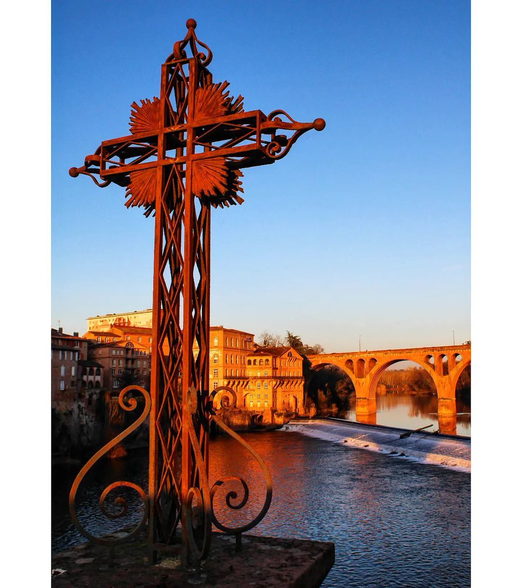 ville_albi's tweet photo. #AlbiEnPhotos
➡Voici une sélection de 4 clichés découverts via #Albi et #partageonsalbi, sur Instagram.
📷photos_by_cyril, circo66 et nathaliec136
On se retrouve la semaine prochaine ! https://t.co/EeNcjRp4aE