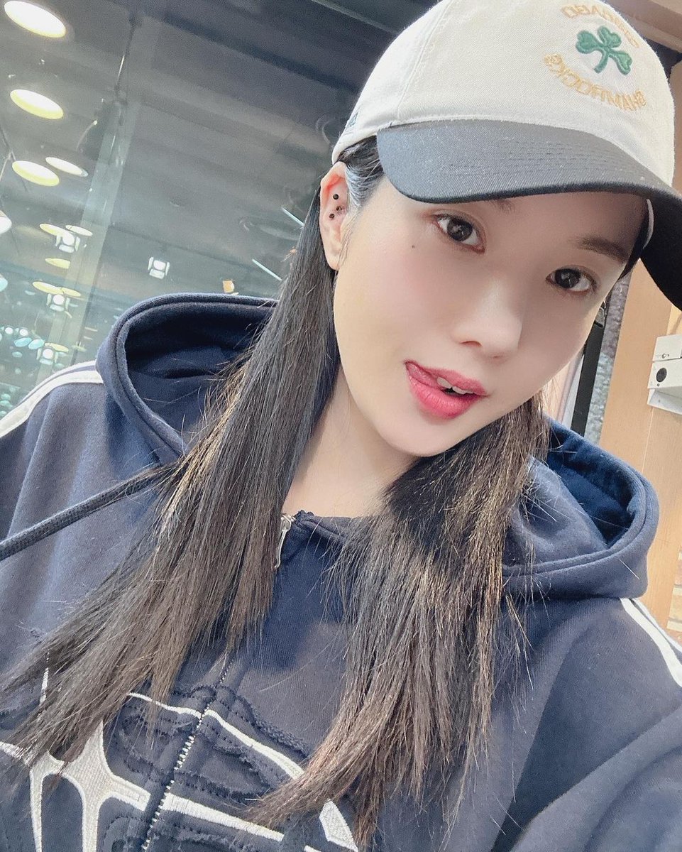 ebbets_field's tweet photo. #권은비 #이벳필드 #EBFD #EBBETSFIELD
권은비님 '시카고 샴록 라운드 로고 미들 캡 화이트' 착용하셨습니다.😊😊😊
https://t.co/qe2tQo3rrl https://t.co/R36G8V801u