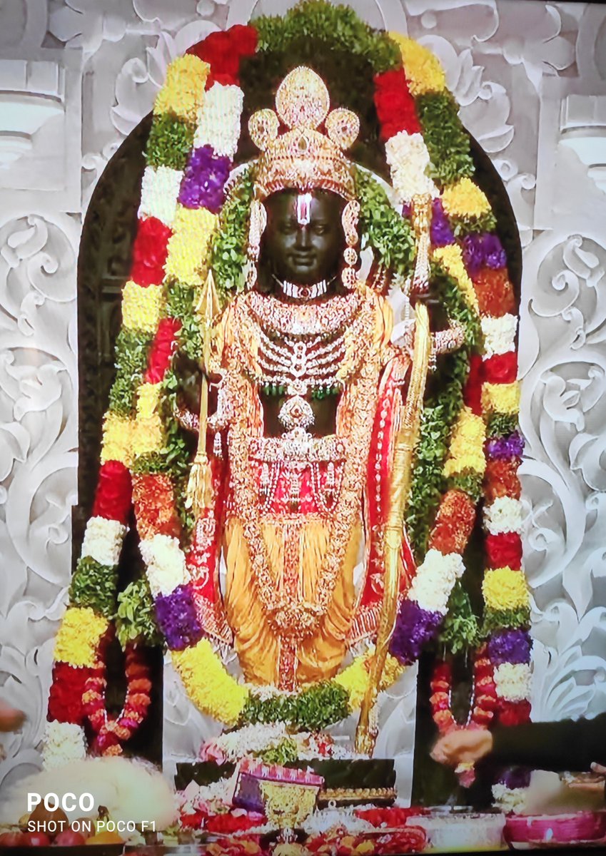 JerryIsGaming's tweet image. Jai Shree Ram! 
भए प्रगट कृपाला दीनदयाला,
कौसल्या हितकारी ।
हरषित महतारी, मुनि मन हारी,
अद्भुत रूप बिचारी ॥