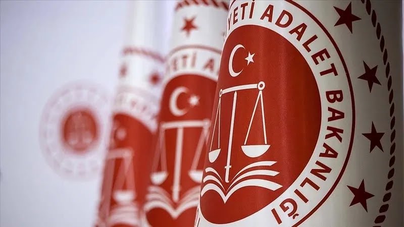 seferaycan's tweet photo. 8.Yargi Paketi Boşanmalar ve Nafaka Sorunu.Yeni bir yargı paketi hazırlanmakta.Yargıda çok sorun vardir.Bu nedenle beklenti de yüksektir.Toplumda en önemli sorunlardan biri boşanmalar ve buna bağlı nafaka,velayet sorunlarıdir. Pakette bu sorunlar ele alınmalı. #BoşanmaNafaka https://t.co/UVzYQepsPO