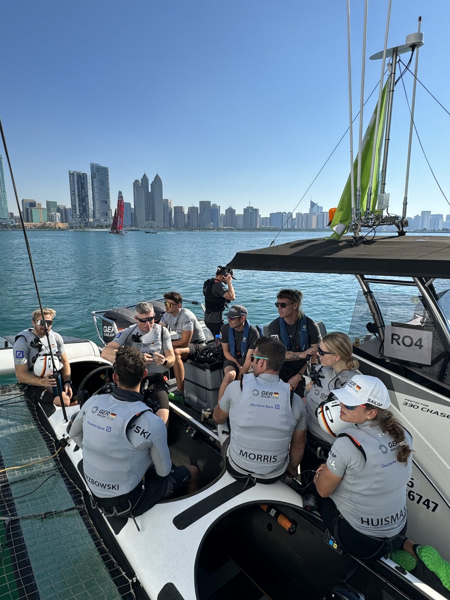 Kein Erfolg ohne ein großartiges Team! 🙌🏻Wir sind zusammen gut ins das neue Jahr gestartet und wir freuen uns auf die kommenden Events. Nächster Stopp Sydney in knapp vier Wochen. 🔥 #GermanySailGP #SailGP #PoweredByNature #Teamwork